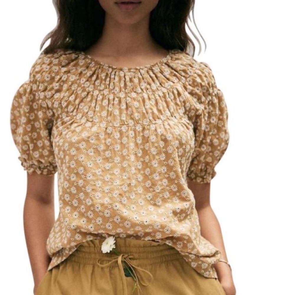 Daisy Embroidered Shirred Puff-Sleeve Top